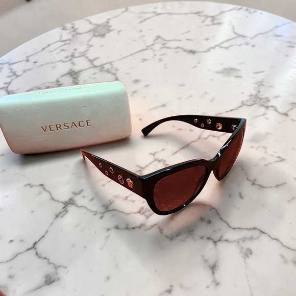 VERSACE Medusa Black Cat-Eye Grey Lens Sunglasses VE4314 GB1/11 - Picture 6 of 9